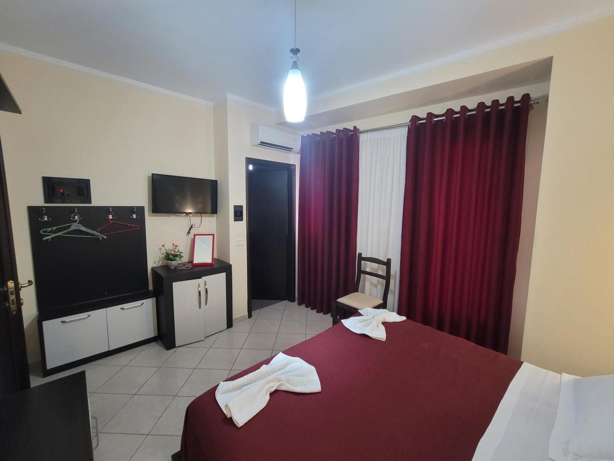 Haris Hotel Вльора Екстер'єр фото