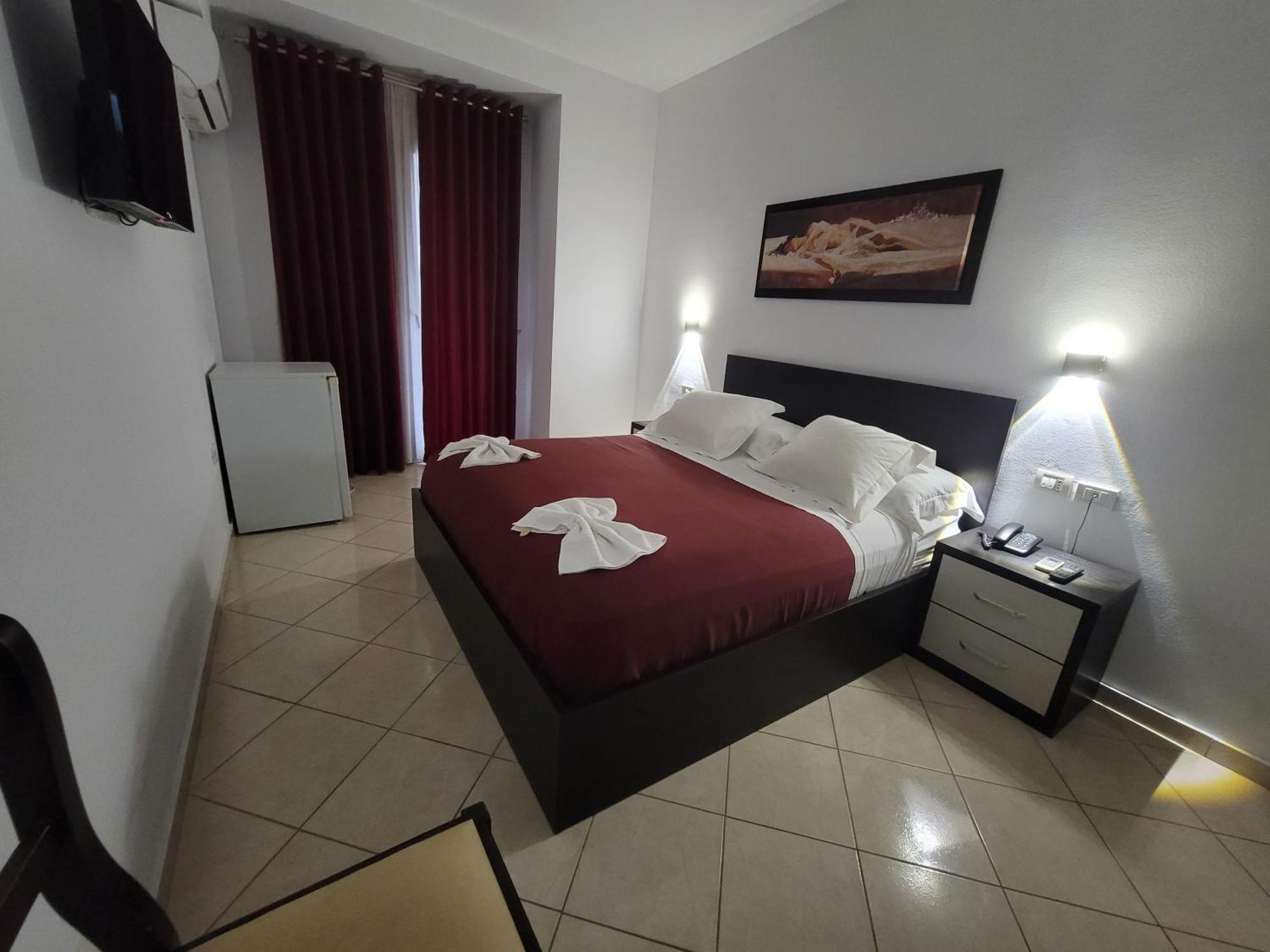 Haris Hotel Вльора Екстер'єр фото