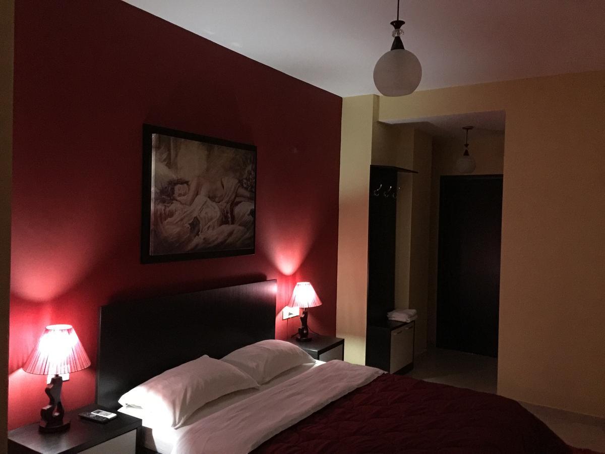 Haris Hotel Вльора Екстер'єр фото